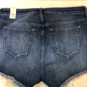 🌟Torrid high waisted cut off jean shorts🌟